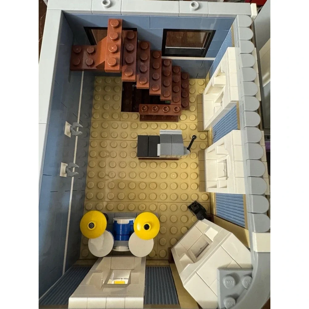 LEGO 10255 Assembly Square 10th Anniversary 99% Complete w/Box No Manual Retired